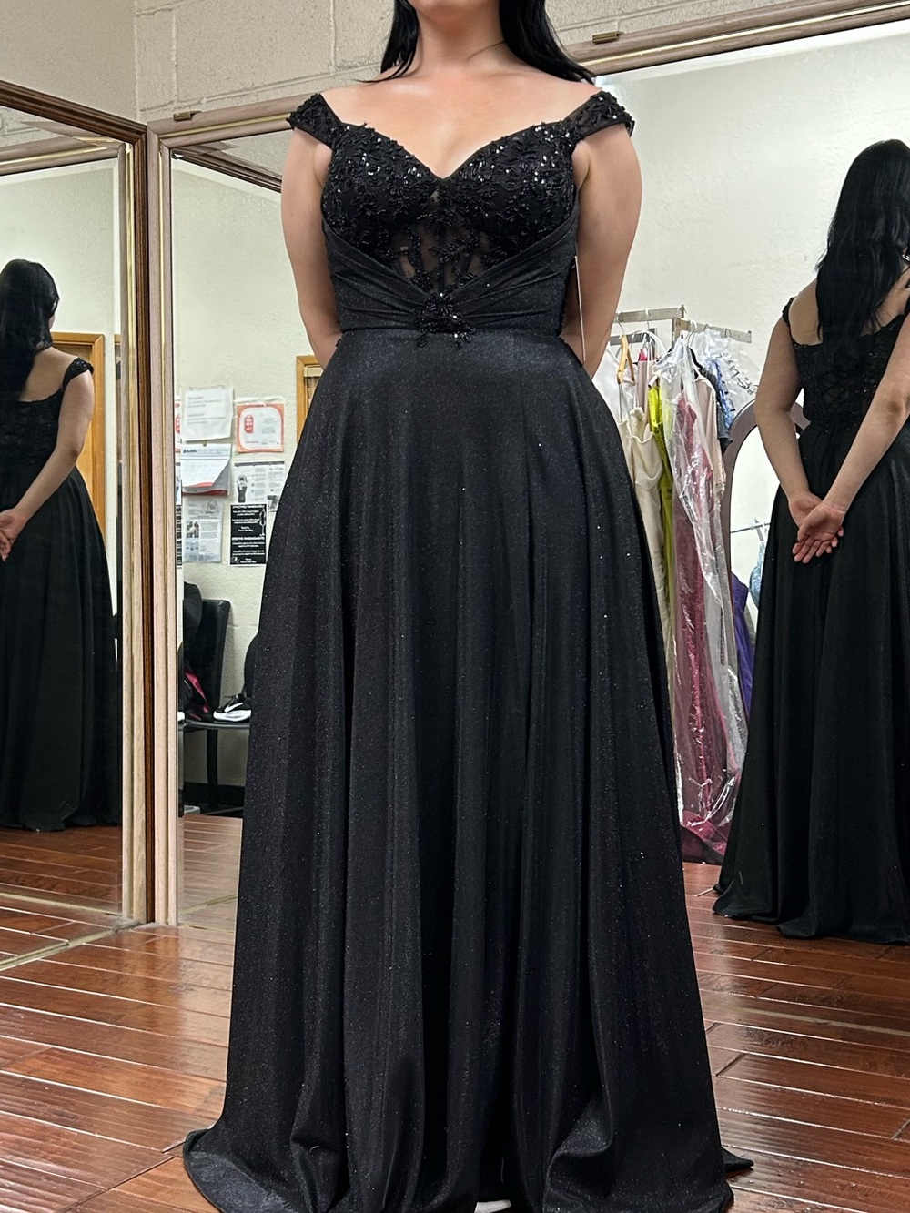 Prom dress NWT  Elegant Black Lace-Top Evening Dress.